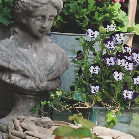 Breusjterhofke Bed & Breakfast Eijsden Bagian luar foto